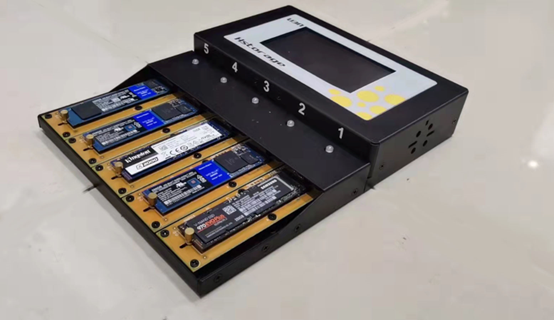 便攜式M.2硬盤拷貝機(jī) 速度、性能實測: 多個裝置同時復(fù)制